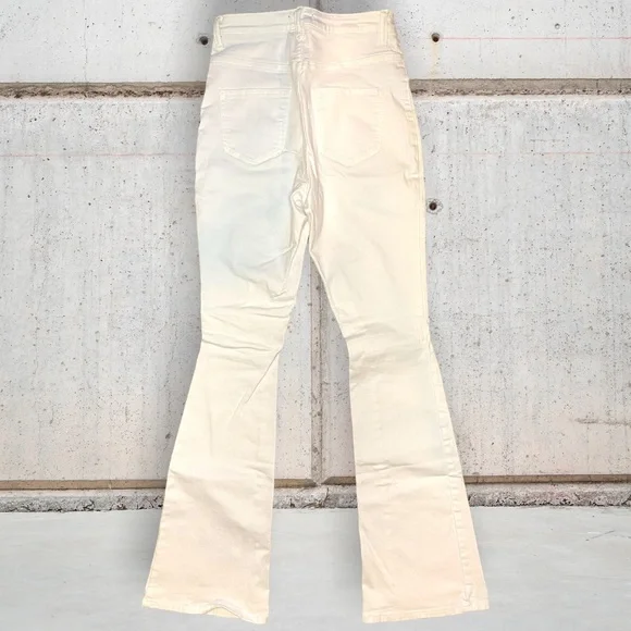 Fashion Nova white flare jean - Picture 4 of 6